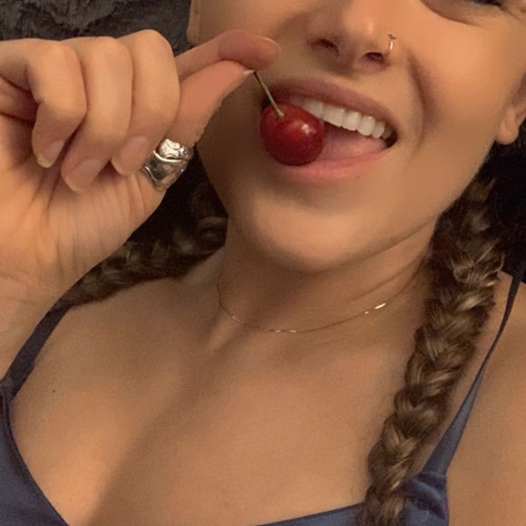 Meet your Posher, Kitty - Picture 2 of 3